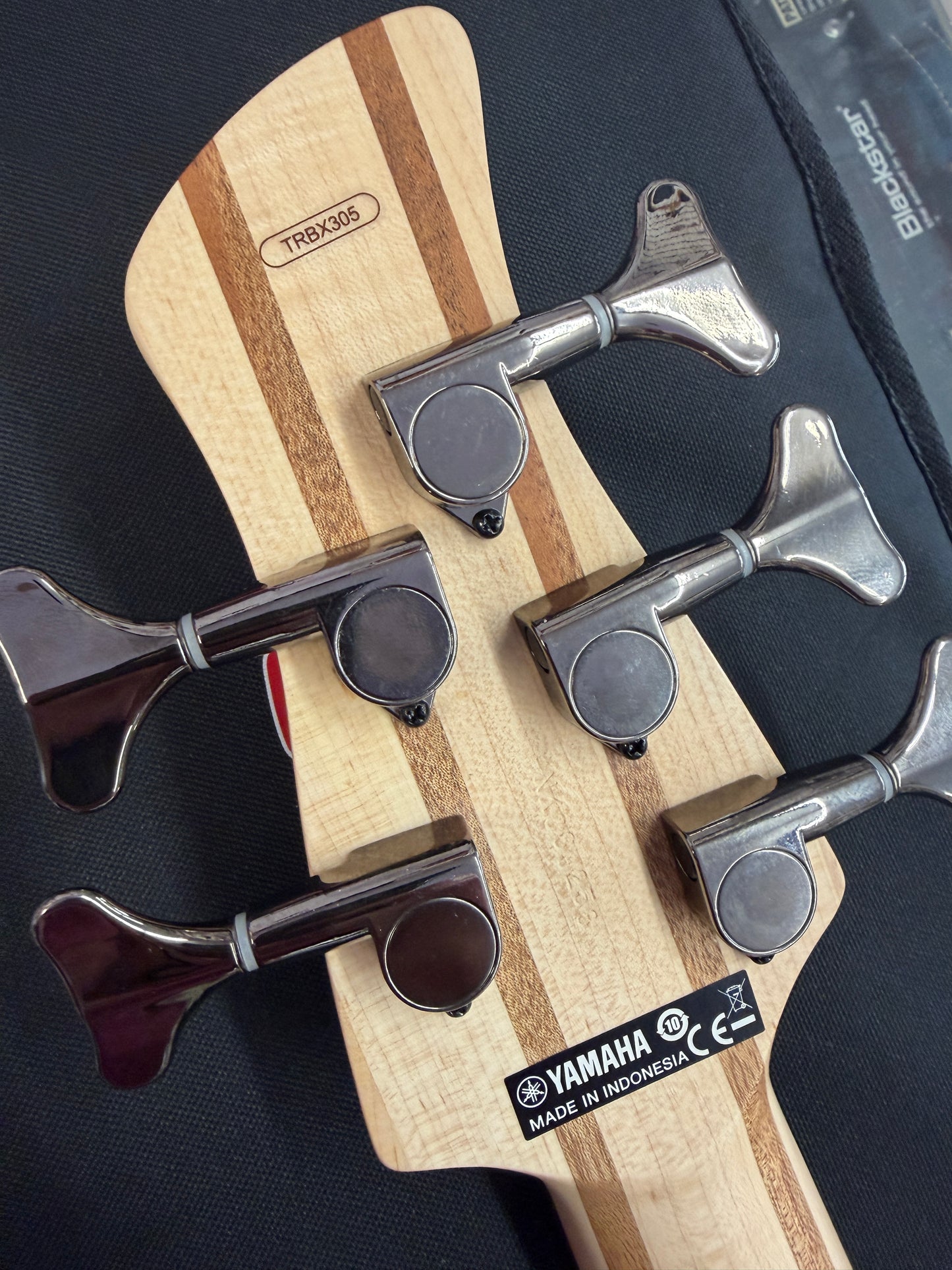 Yamaha TRBX305 5-string bass