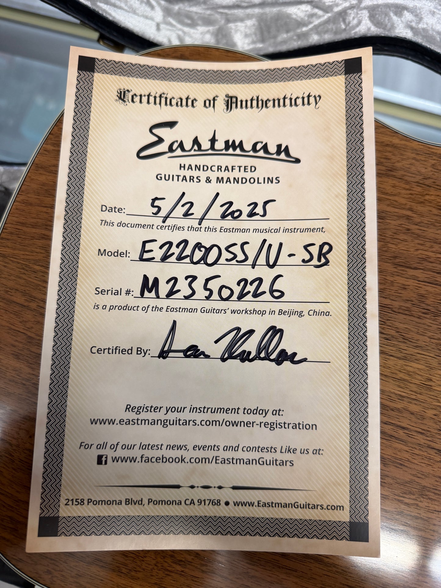 2025 Eastman E2200-SS/V-SB Acoustic Guitar