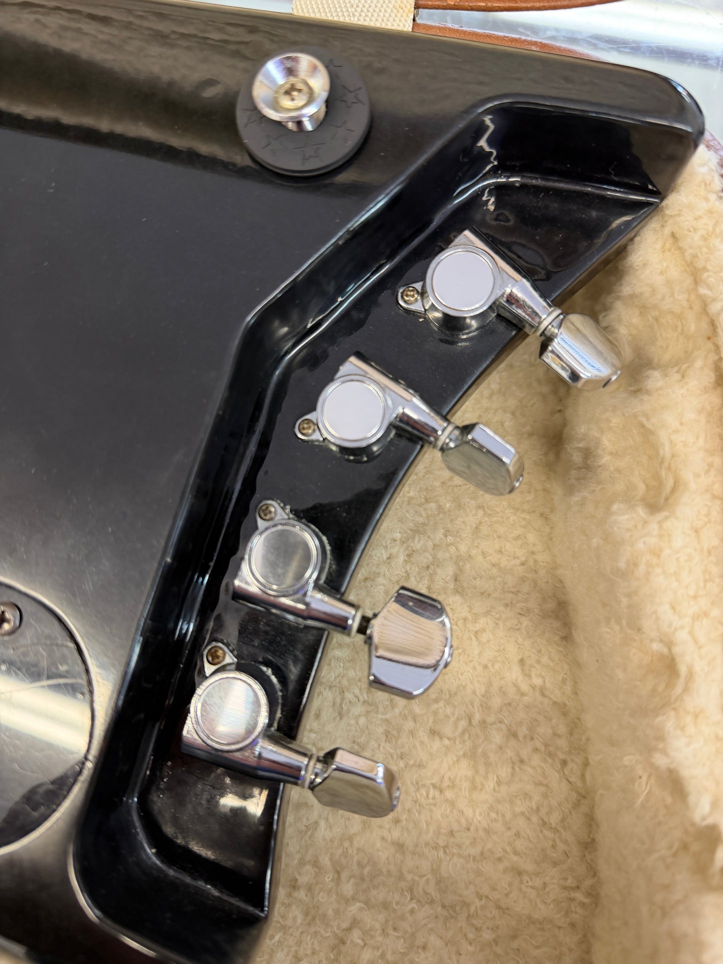 1980s Hondo Alien H-890B Headless Short Scale Bass