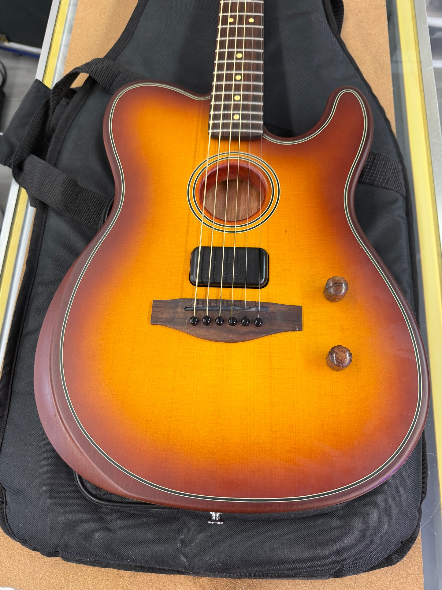 2025 Fender Player Acoustasonic