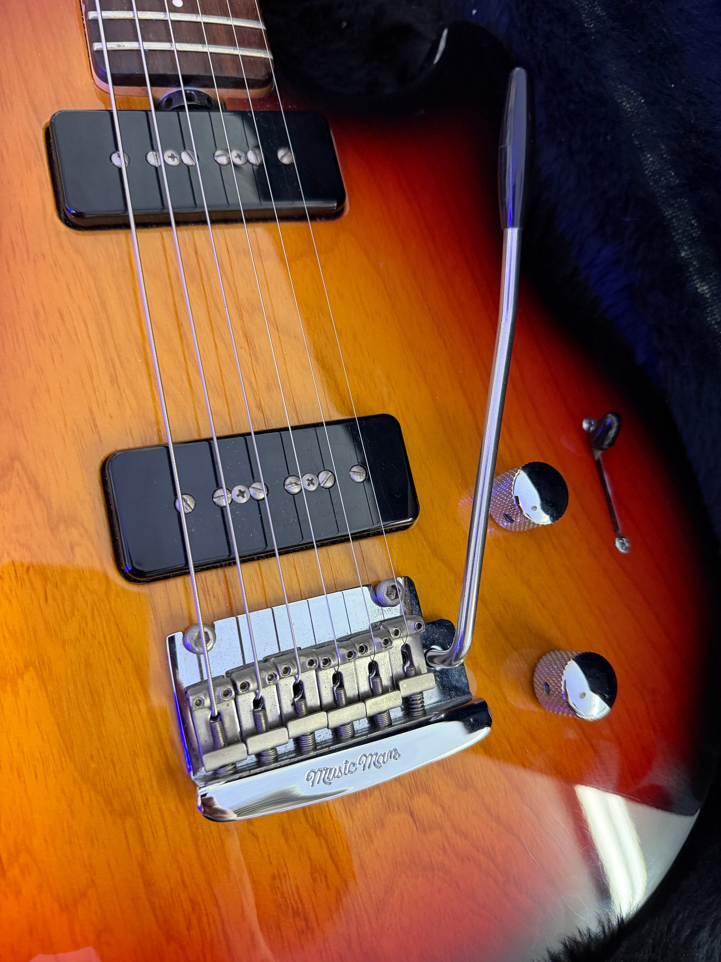 1999 Ernie Ball Music Man Axis Sport MM-90 Tremolo