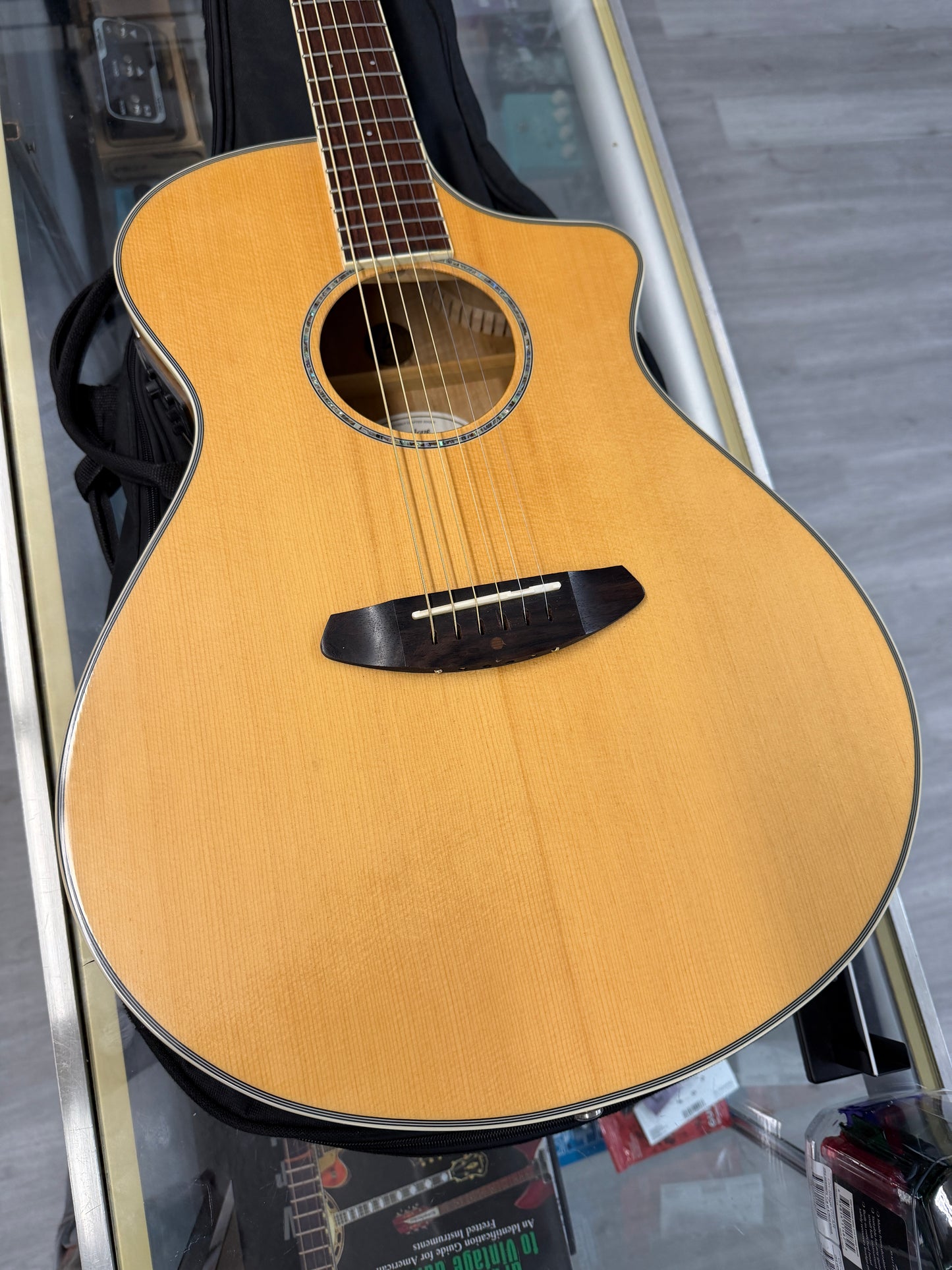 Breedlove Pursuit Ex Concert CE MY Acoustic Guitar