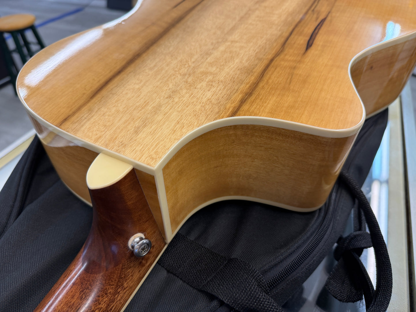 Breedlove Pursuit Ex Concert CE MY Acoustic Guitar