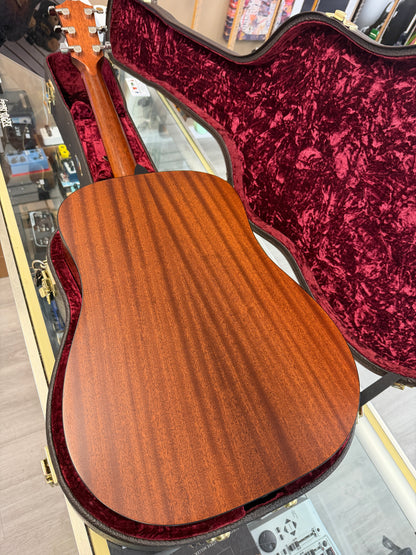 2015 Taylor 320e Acoustic Guitar