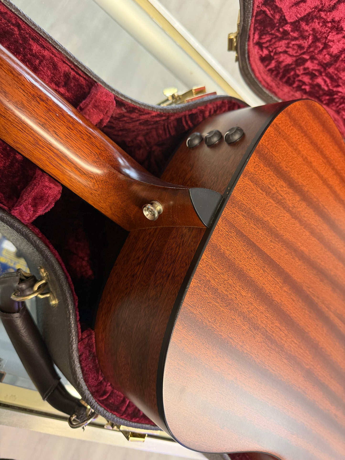 2015 Taylor 320e Acoustic Guitar