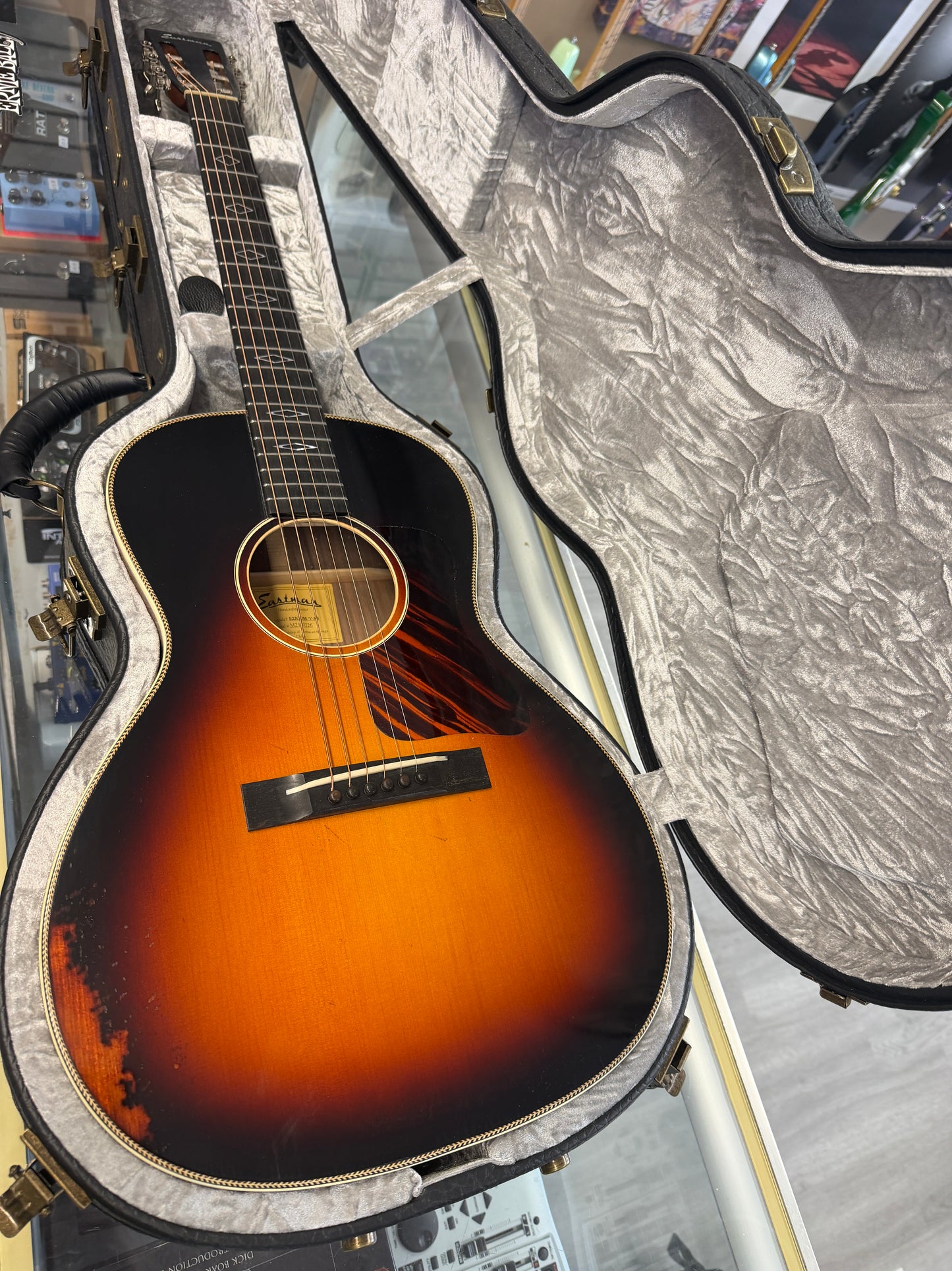 2025 Eastman E2200-SS/V-SB Acoustic Guitar
