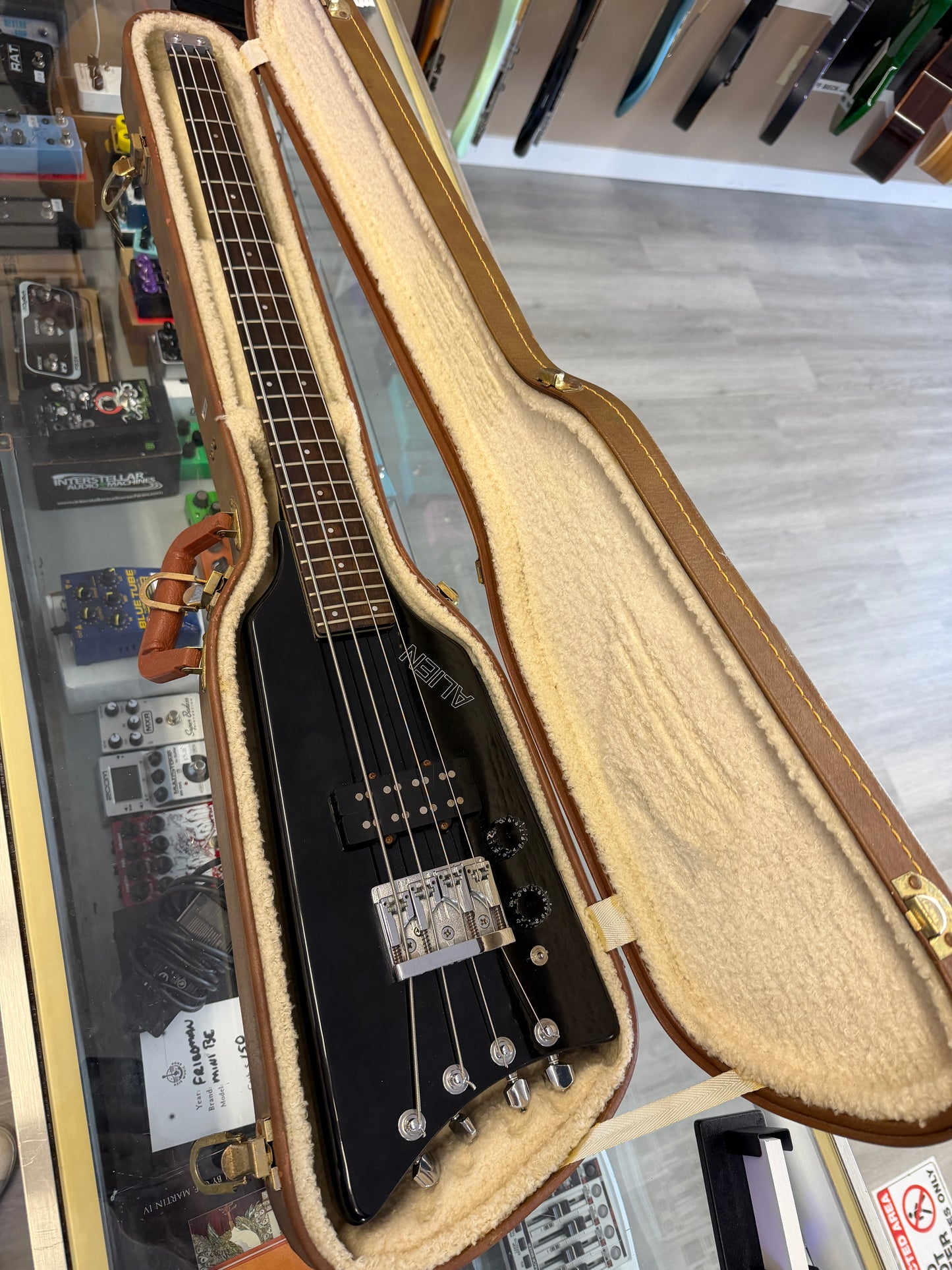 1980s Hondo Alien H-890B Headless Short Scale Bass