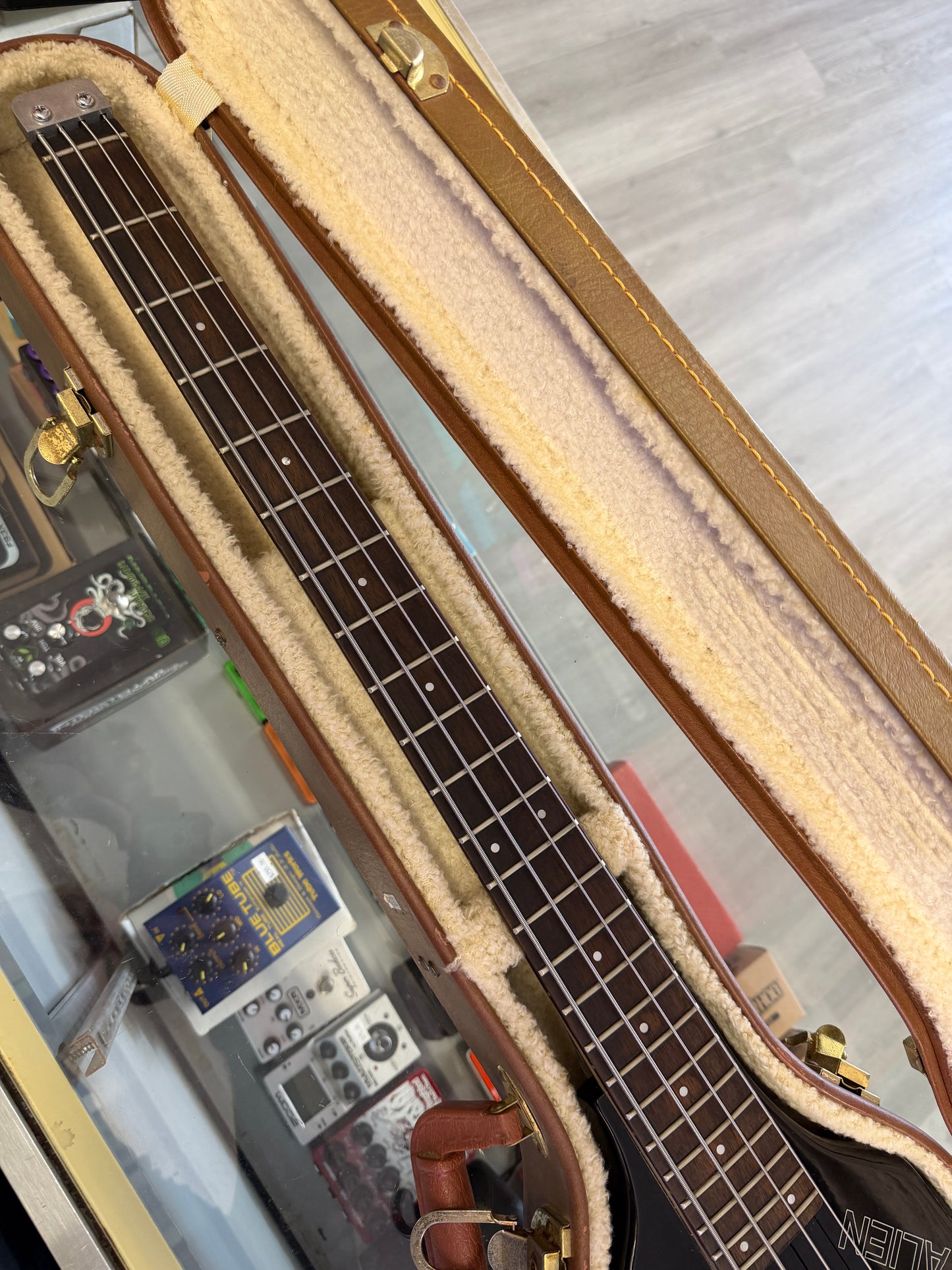 1980s Hondo Alien H-890B Headless Short Scale Bass
