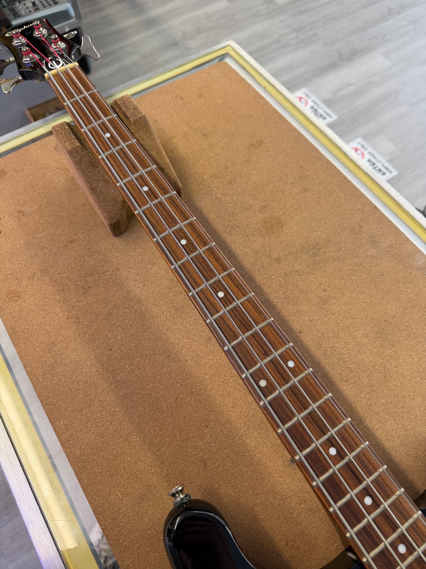 Epiphone Embassy PRO Bass