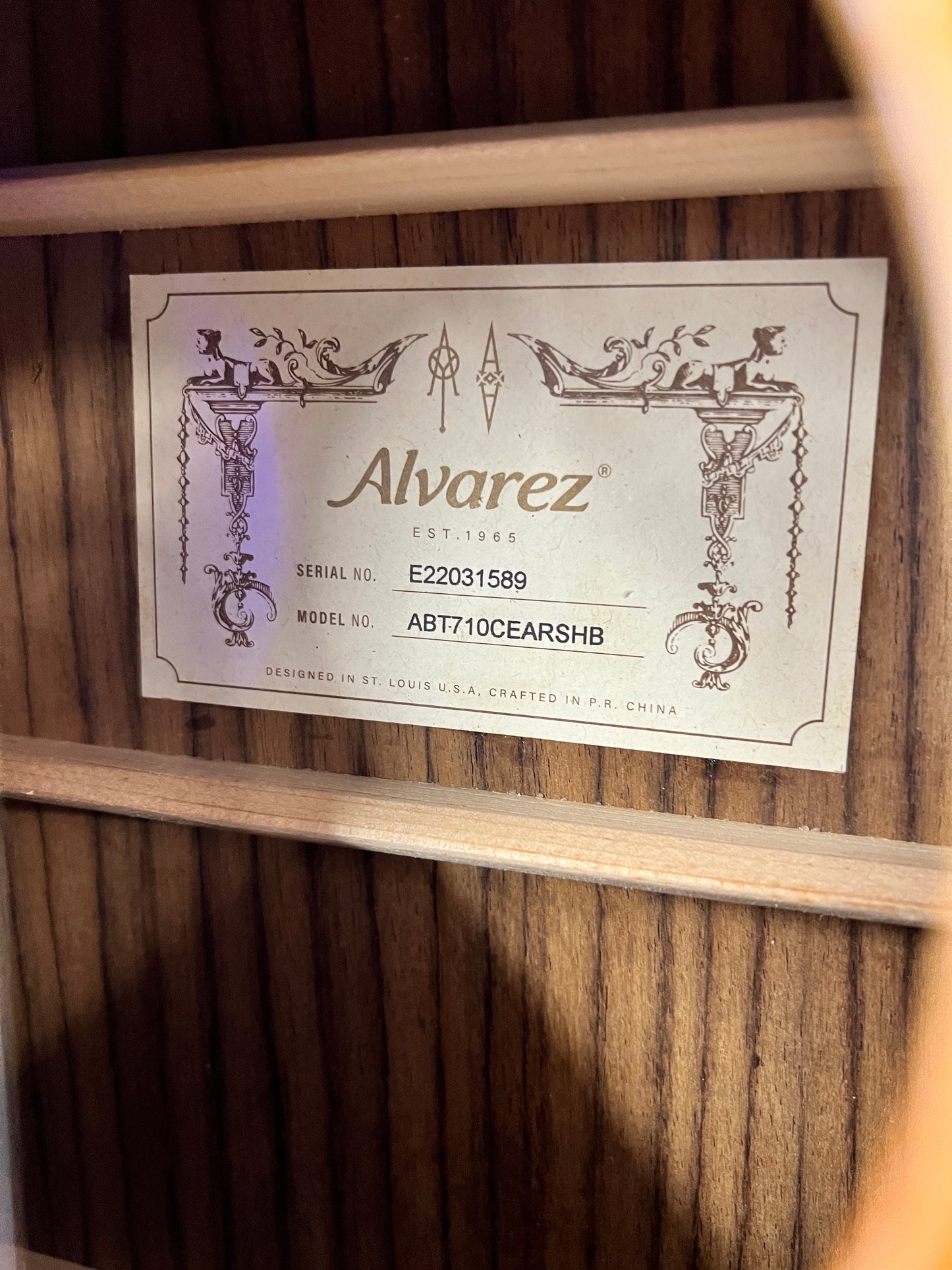 Alvarez ABT610CEARSHB Baritone Acoustic Guitar