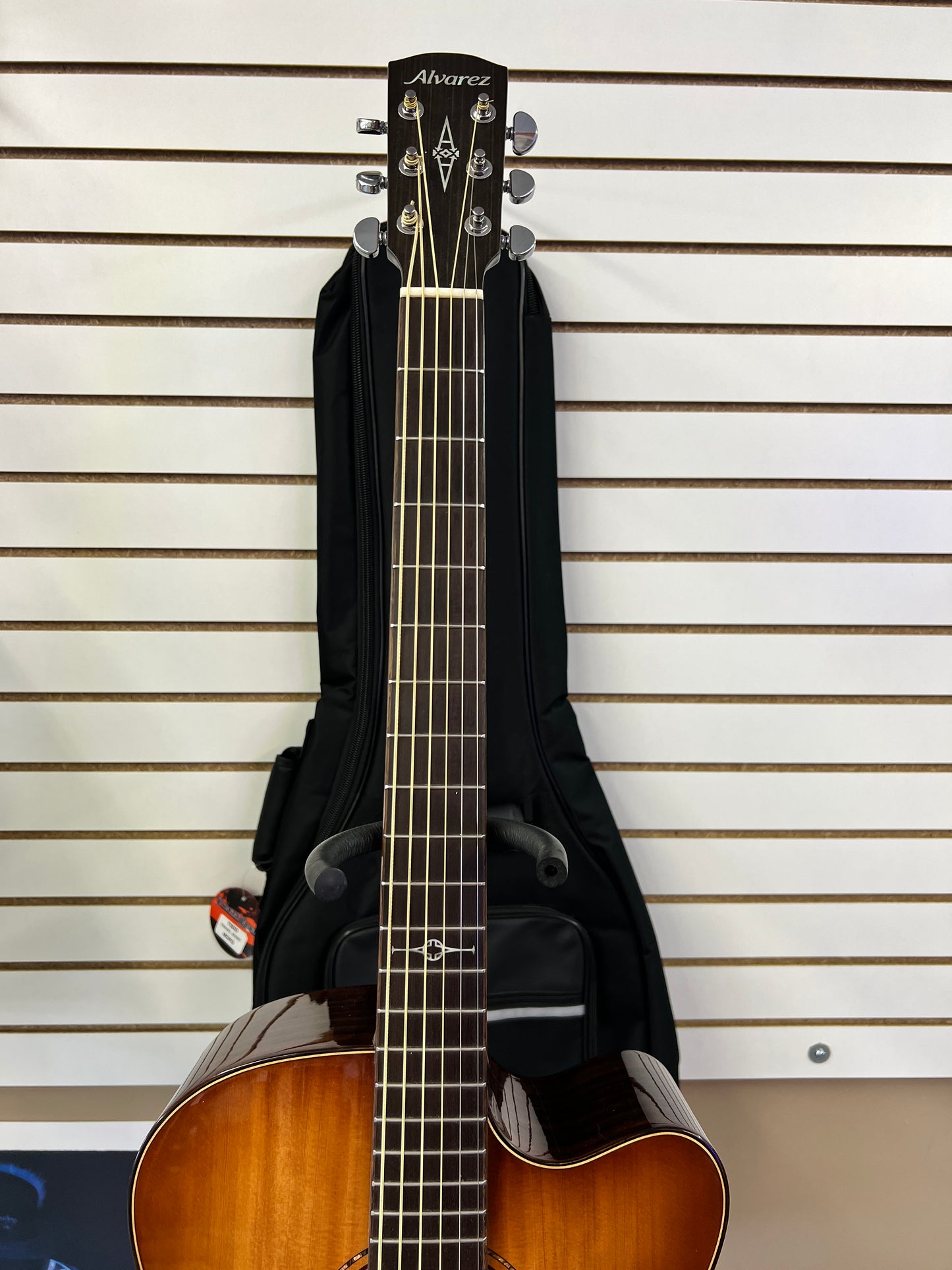 Alvarez ABT610CEARSHB Baritone Acoustic Guitar