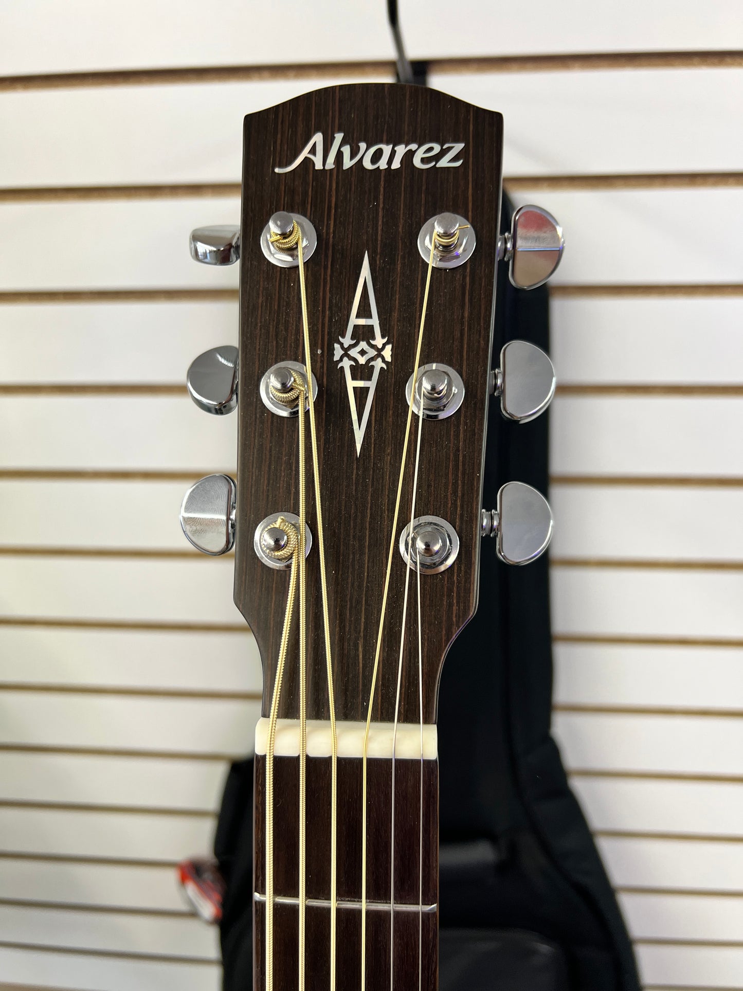Alvarez ABT610CEARSHB Baritone Acoustic Guitar